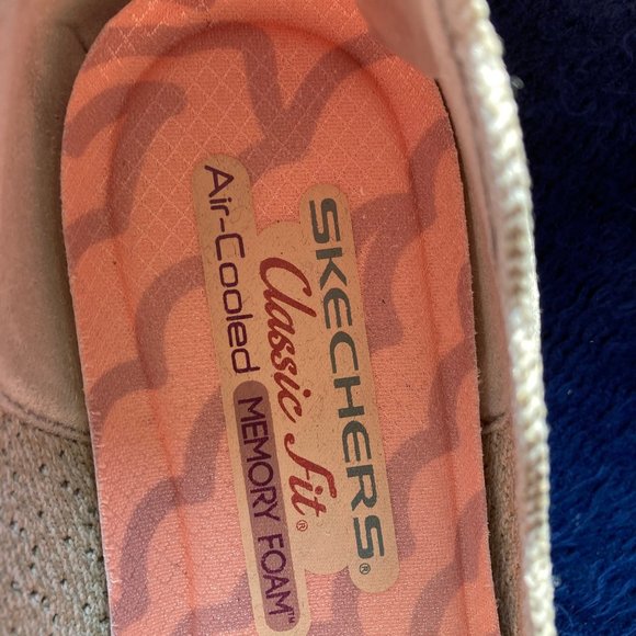 NWOT SKECHERS classic fit Natural size 10 - Picture 2 of 5